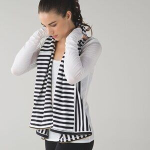 Lululemon Vinyasa Infinity Scarf Wrap, Apex Stripe Black White, Gold Zipper